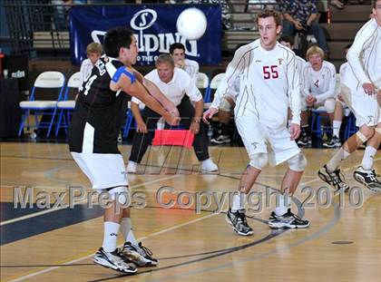 Thumbnail 2 in Esperanza vs. Loyola (CIF SoCal D1 Volleyball Final) photogallery.
