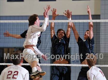 Thumbnail 2 in Esperanza vs. Loyola (CIF SoCal D1 Volleyball Final) photogallery.