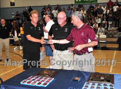 Thumbnail 2 in Esperanza vs. Loyola (CIF SoCal D1 Volleyball Final) photogallery.