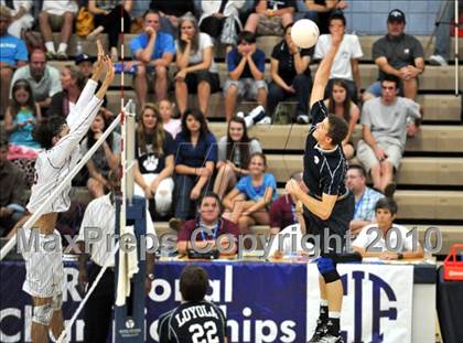 Thumbnail 2 in Esperanza vs. Loyola (CIF SoCal D1 Volleyball Final) photogallery.