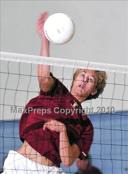 Thumbnail 2 in Esperanza vs. Loyola (CIF SoCal D1 Volleyball Final) photogallery.