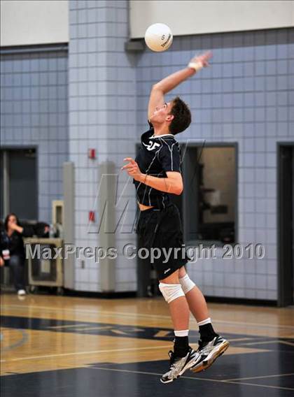 Thumbnail 2 in Esperanza vs. Loyola (CIF SoCal D1 Volleyball Final) photogallery.