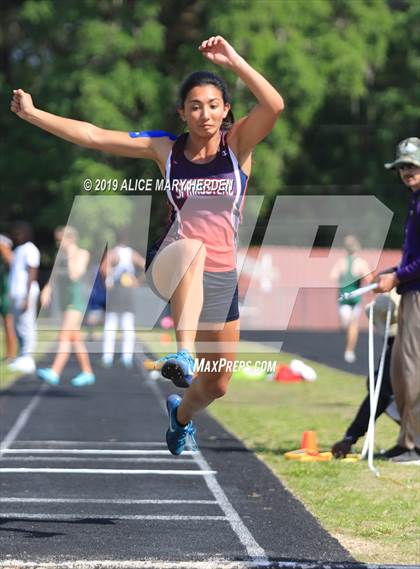 Thumbnail 3 in Hernando Kiwanis Track and Field Invitational photogallery.