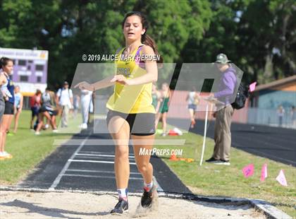 Thumbnail 1 in Hernando Kiwanis Track and Field Invitational photogallery.