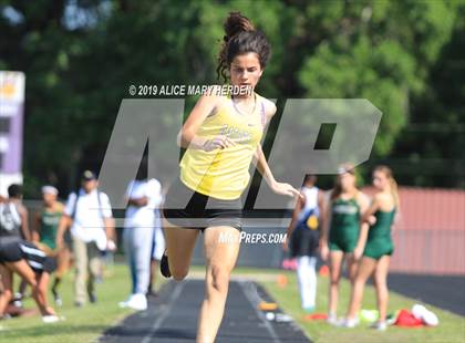 Thumbnail 3 in Hernando Kiwanis Track and Field Invitational photogallery.