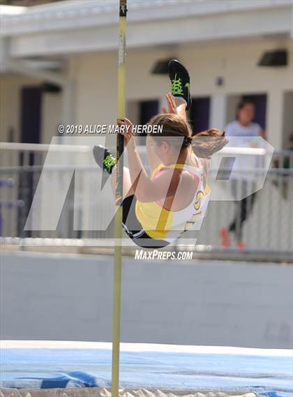 Thumbnail 2 in Hernando Kiwanis Track and Field Invitational photogallery.