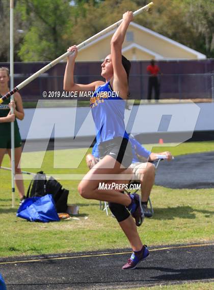 Thumbnail 2 in Hernando Kiwanis Track and Field Invitational photogallery.