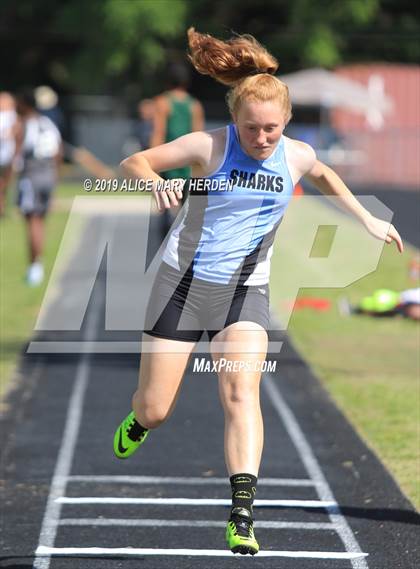 Thumbnail 2 in Hernando Kiwanis Track and Field Invitational photogallery.