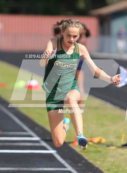 Thumbnail 2 in Hernando Kiwanis Track and Field Invitational photogallery.