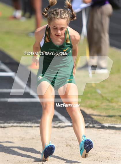 Thumbnail 2 in Hernando Kiwanis Track and Field Invitational photogallery.