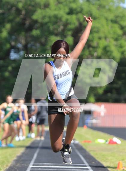 Thumbnail 2 in Hernando Kiwanis Track and Field Invitational photogallery.