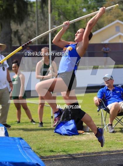 Thumbnail 3 in Hernando Kiwanis Track and Field Invitational photogallery.