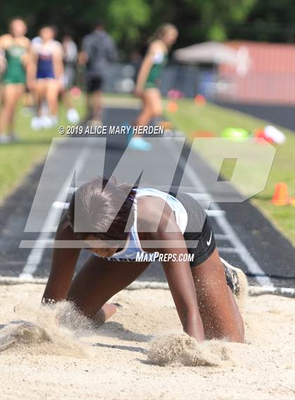 Thumbnail 2 in Hernando Kiwanis Track and Field Invitational photogallery.