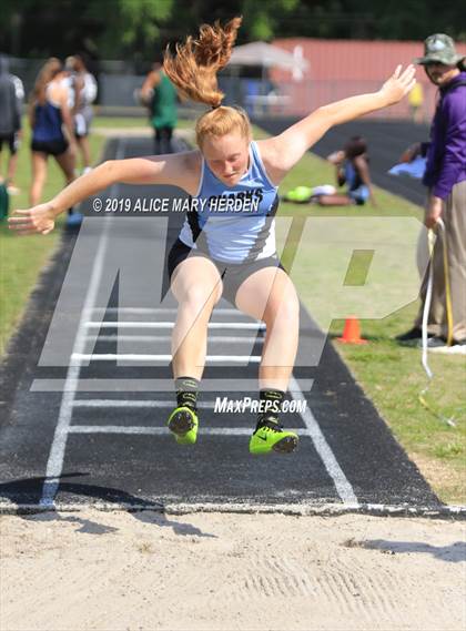 Thumbnail 1 in Hernando Kiwanis Track and Field Invitational photogallery.