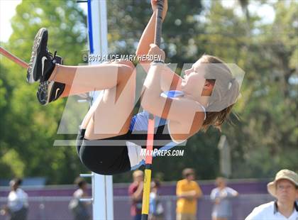 Thumbnail 2 in Hernando Kiwanis Track and Field Invitational photogallery.