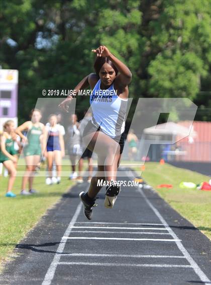 Thumbnail 3 in Hernando Kiwanis Track and Field Invitational photogallery.