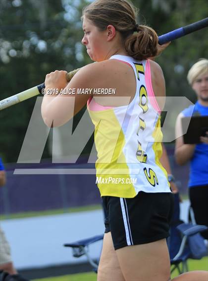 Thumbnail 3 in Hernando Kiwanis Track and Field Invitational photogallery.