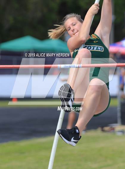 Thumbnail 1 in Hernando Kiwanis Track and Field Invitational photogallery.