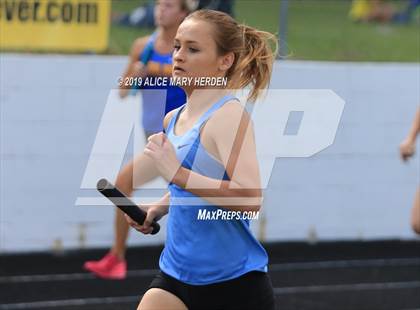 Thumbnail 2 in Hernando Kiwanis Track and Field Invitational photogallery.