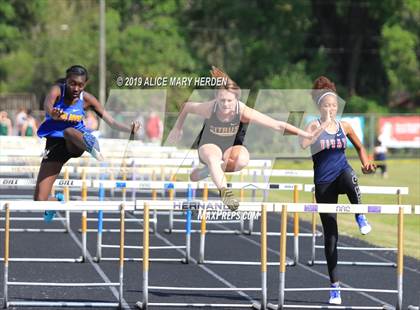 Thumbnail 3 in Hernando Kiwanis Track and Field Invitational photogallery.