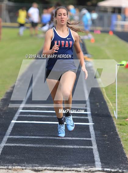 Thumbnail 2 in Hernando Kiwanis Track and Field Invitational photogallery.