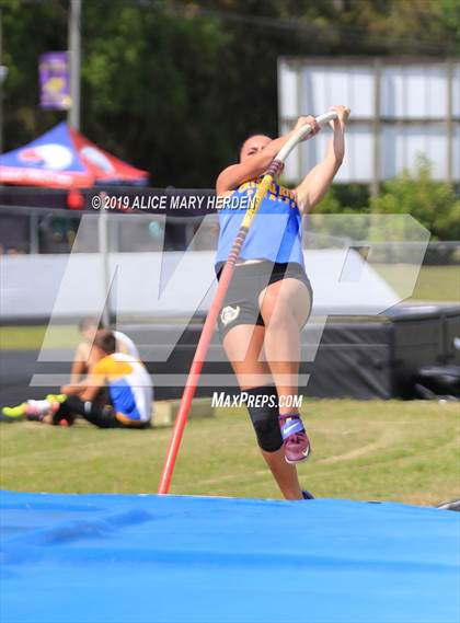 Thumbnail 2 in Hernando Kiwanis Track and Field Invitational photogallery.