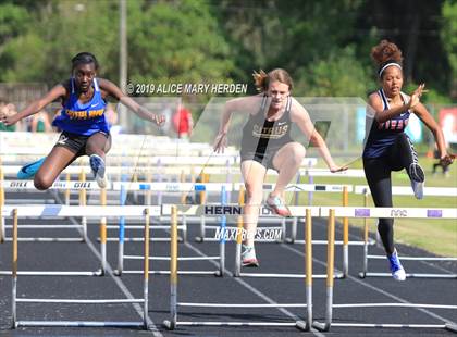 Thumbnail 1 in Hernando Kiwanis Track and Field Invitational photogallery.
