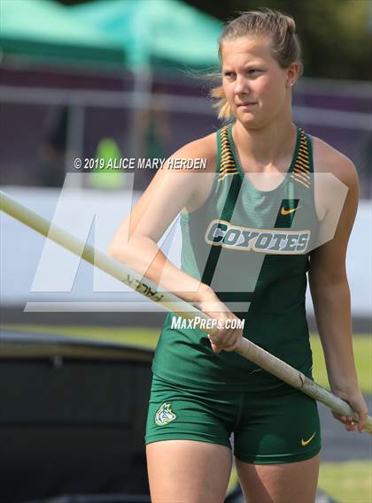 Thumbnail 2 in Hernando Kiwanis Track and Field Invitational photogallery.