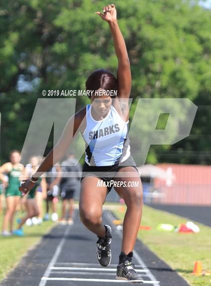 Thumbnail 3 in Hernando Kiwanis Track and Field Invitational photogallery.