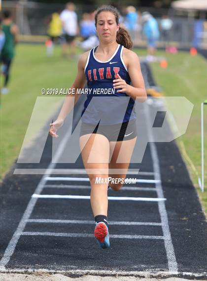 Thumbnail 3 in Hernando Kiwanis Track and Field Invitational photogallery.