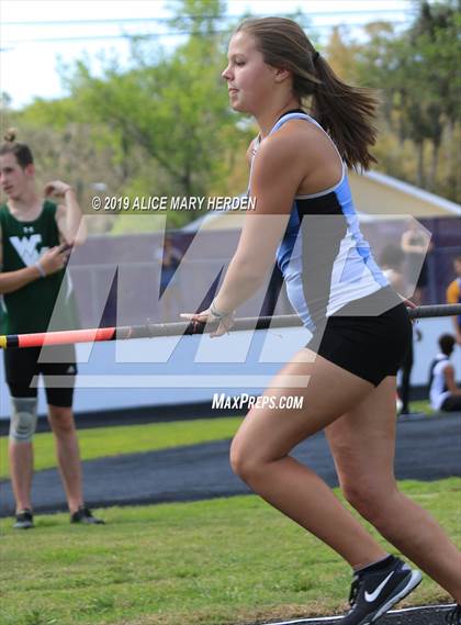 Thumbnail 1 in Hernando Kiwanis Track and Field Invitational photogallery.