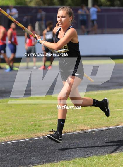 Thumbnail 3 in Hernando Kiwanis Track and Field Invitational photogallery.