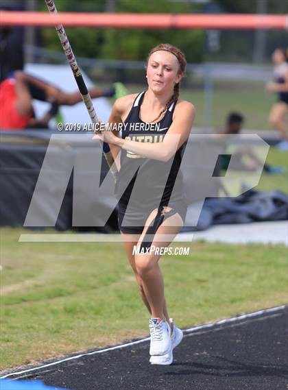 Thumbnail 1 in Hernando Kiwanis Track and Field Invitational photogallery.