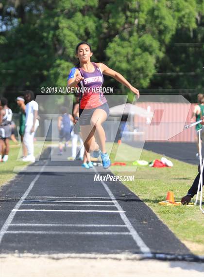 Thumbnail 3 in Hernando Kiwanis Track and Field Invitational photogallery.