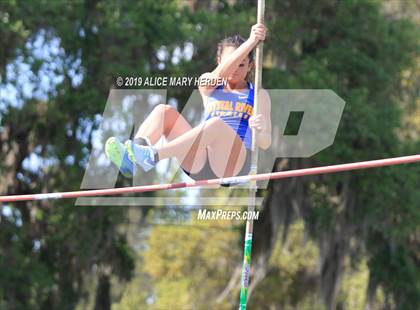 Thumbnail 2 in Hernando Kiwanis Track and Field Invitational photogallery.