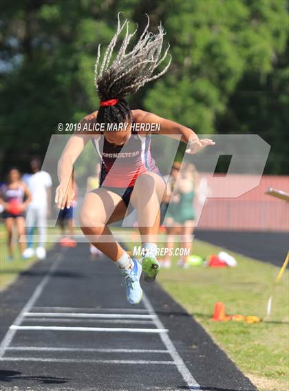 Thumbnail 1 in Hernando Kiwanis Track and Field Invitational photogallery.