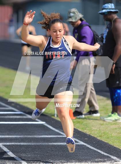 Thumbnail 1 in Hernando Kiwanis Track and Field Invitational photogallery.