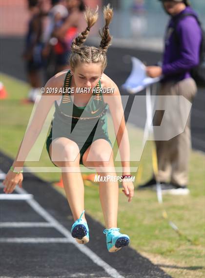 Thumbnail 1 in Hernando Kiwanis Track and Field Invitational photogallery.