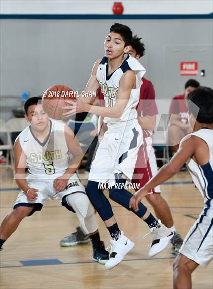 Thumbnail 1 in Covina vs South El Monte (Baldwin Park Tournament) photogallery.