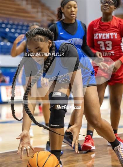 Thumbnail 2 in Seventy-First vs. Westover (Hoops and Dreams) photogallery.