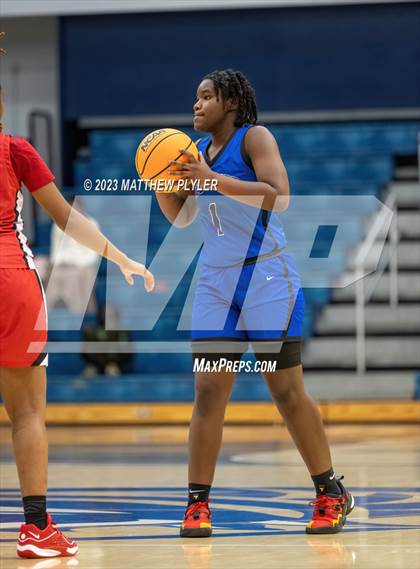 Thumbnail 3 in Seventy-First vs. Westover (Hoops and Dreams) photogallery.