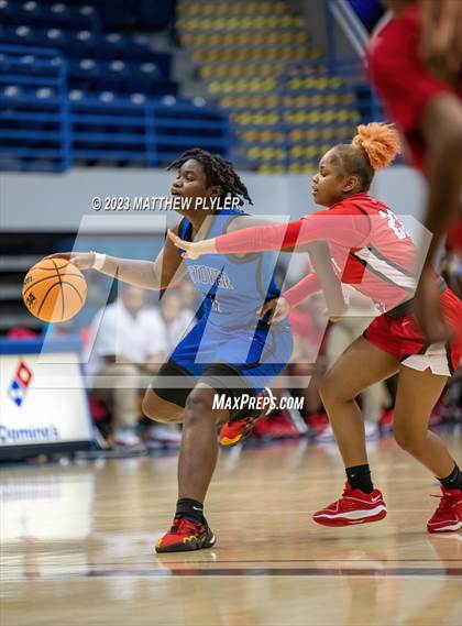 Thumbnail 1 in Seventy-First vs. Westover (Hoops and Dreams) photogallery.