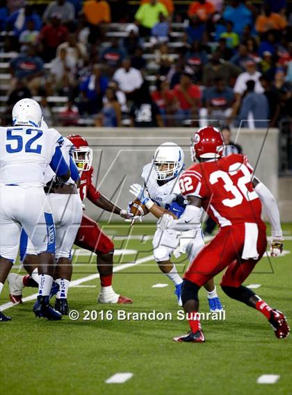 Thumbnail 3 in Lanier vs Lee (Montgomery Public Schools Kickoff Classic) photogallery.