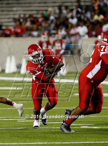 Thumbnail 3 in Lanier vs Lee (Montgomery Public Schools Kickoff Classic) photogallery.