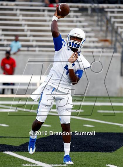 Thumbnail 3 in Lanier vs Lee (Montgomery Public Schools Kickoff Classic) photogallery.