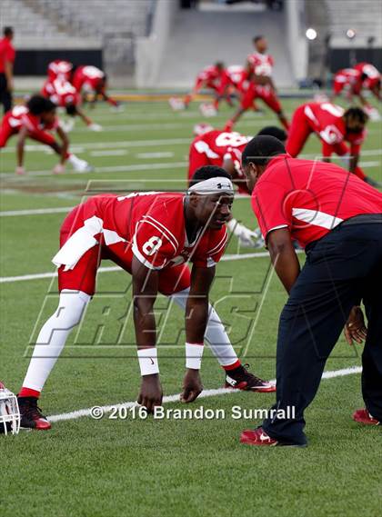 Thumbnail 2 in Lanier vs Lee (Montgomery Public Schools Kickoff Classic) photogallery.