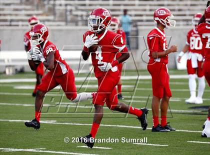 Thumbnail 1 in Lanier vs Lee (Montgomery Public Schools Kickoff Classic) photogallery.