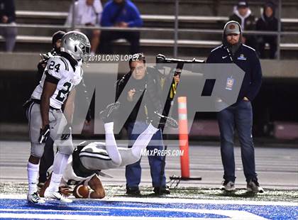 Thumbnail 3 in De La Salle vs. St. John Bosco (CIF State Open Division Championship) photogallery.