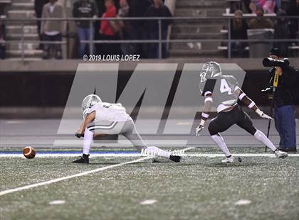 Thumbnail 2 in De La Salle vs. St. John Bosco (CIF State Open Division Championship) photogallery.