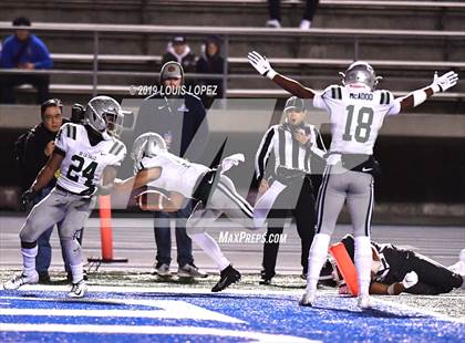 Thumbnail 3 in De La Salle vs. St. John Bosco (CIF State Open Division Championship) photogallery.